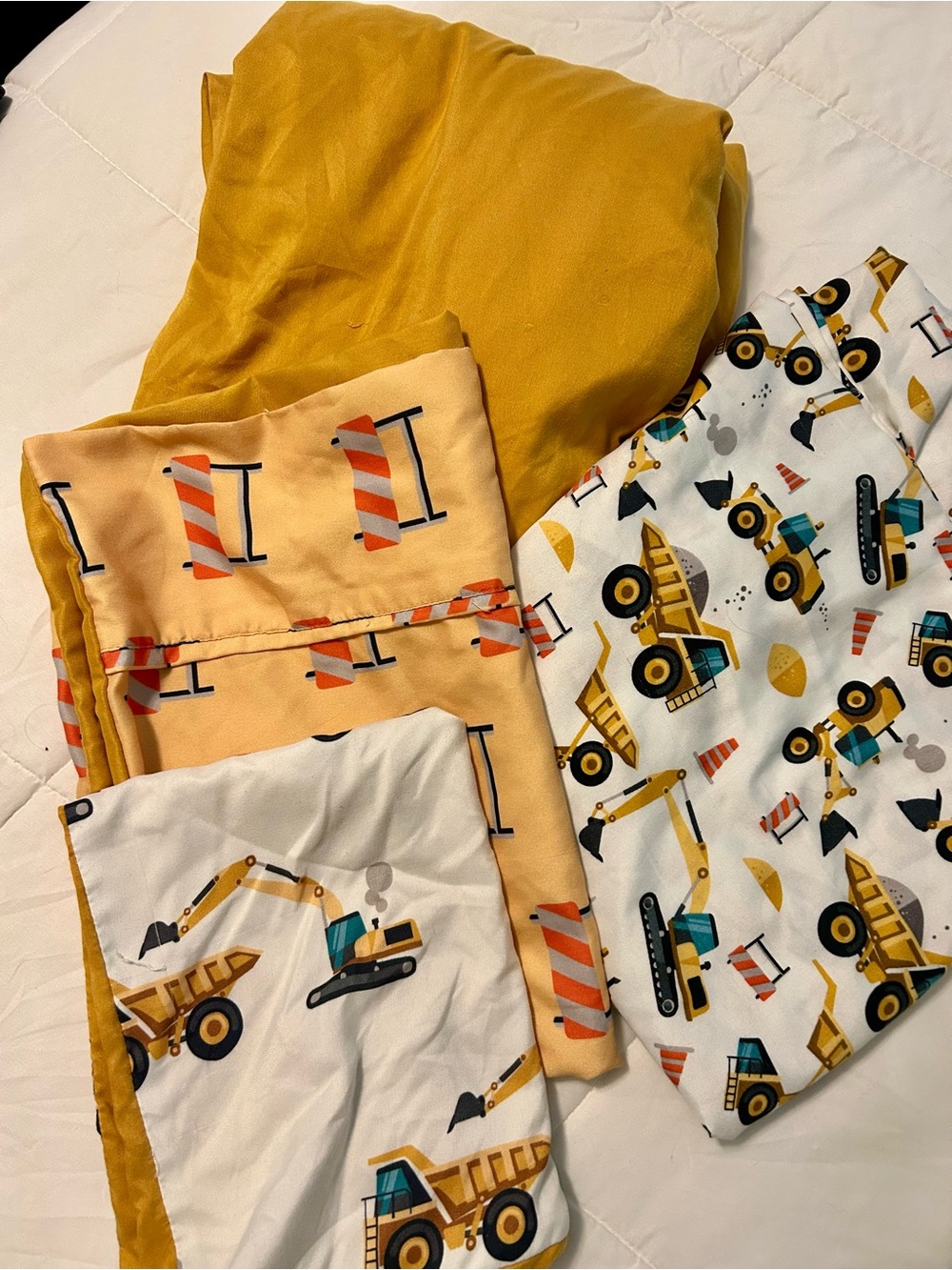 Kids Construction Print Twin Sheet Set in Yellow & White